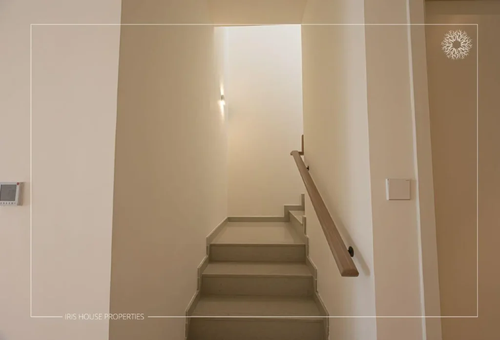 14841785-5d472o