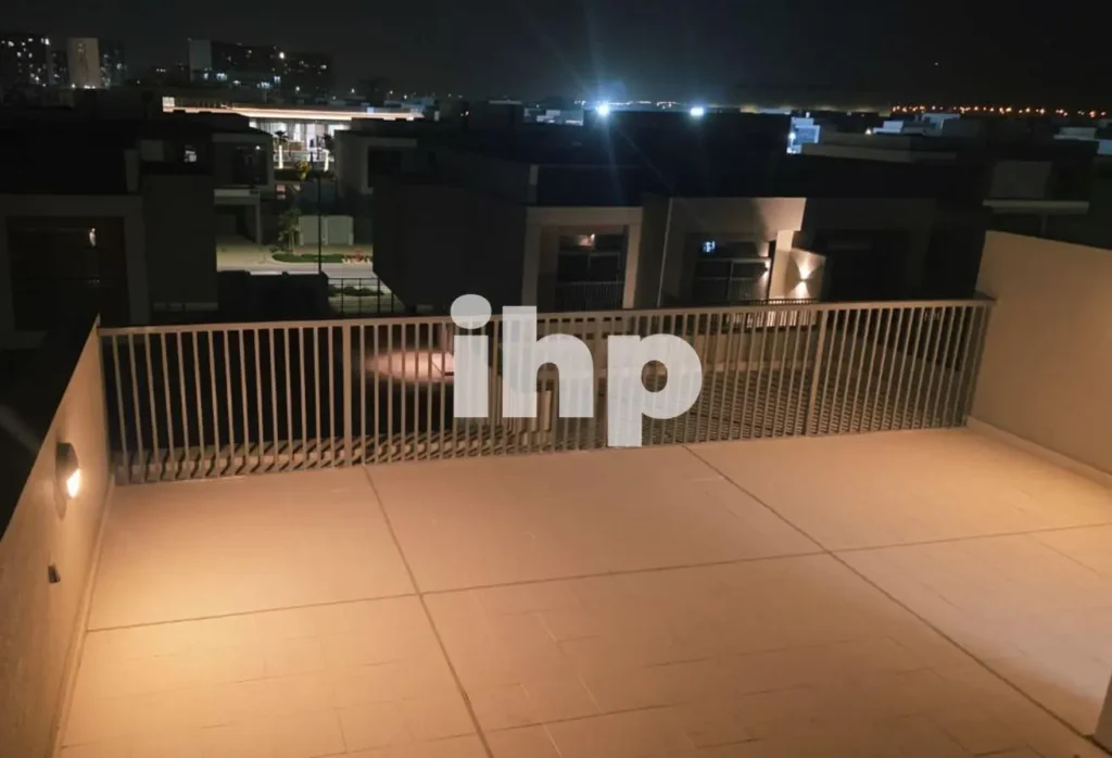 14946767-82099o