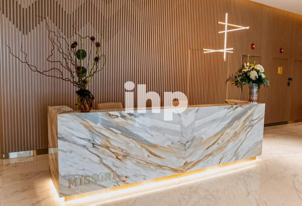 15249726-749fbo